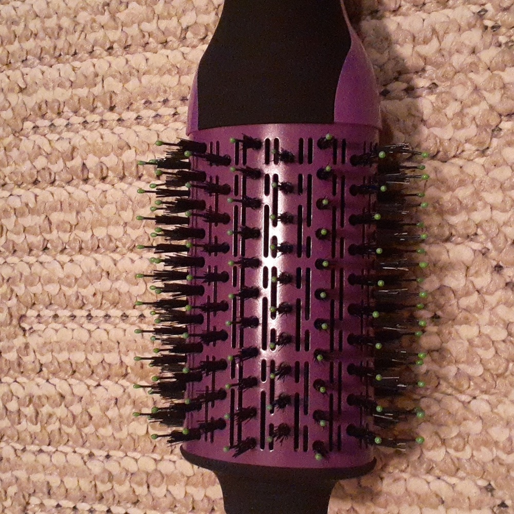 Frisky Fresh blowout dryer brush. Brand New in box.